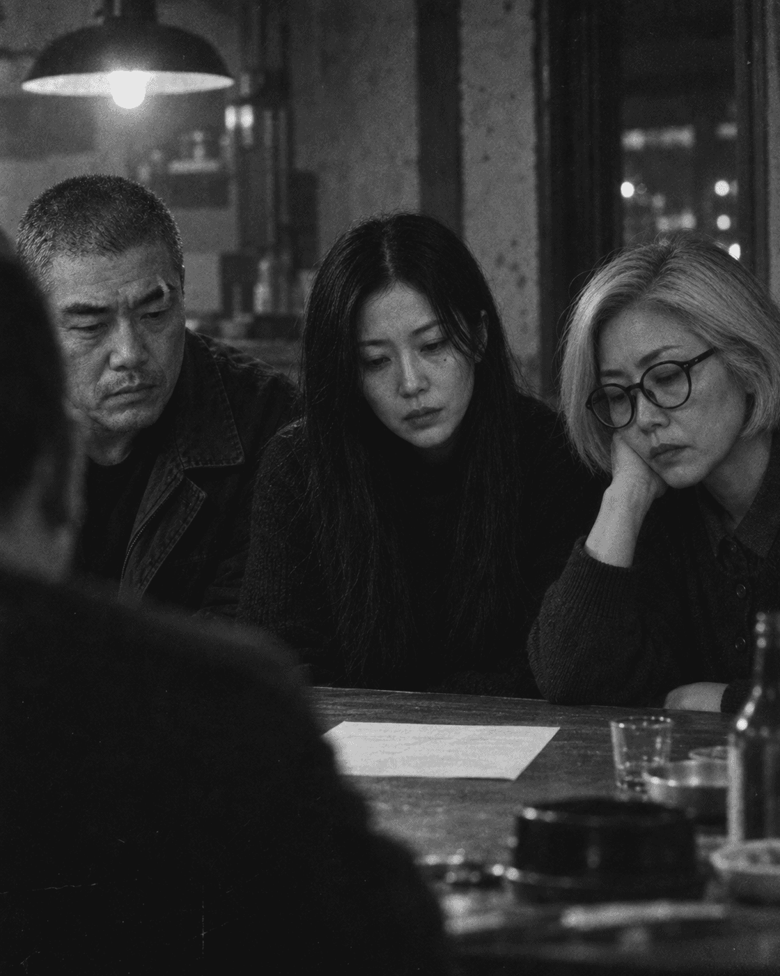 손님 앞에서 입을 다문 삼남매